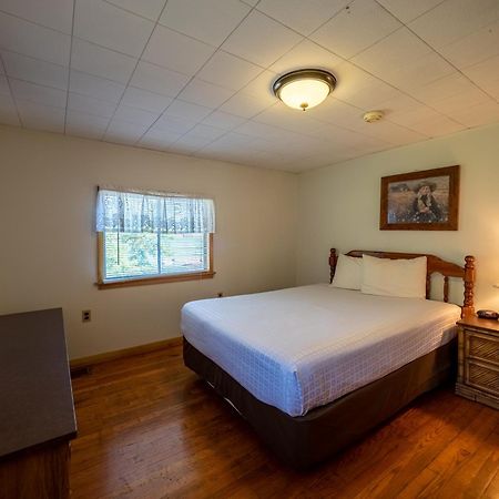 Lake 'N Pines Motel Cooperstown Extérieur photo