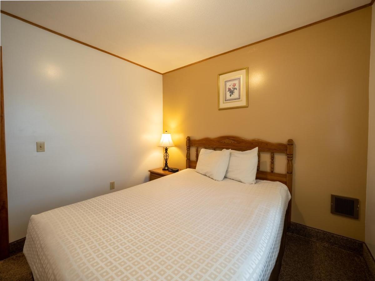Lake 'N Pines Motel Cooperstown Extérieur photo