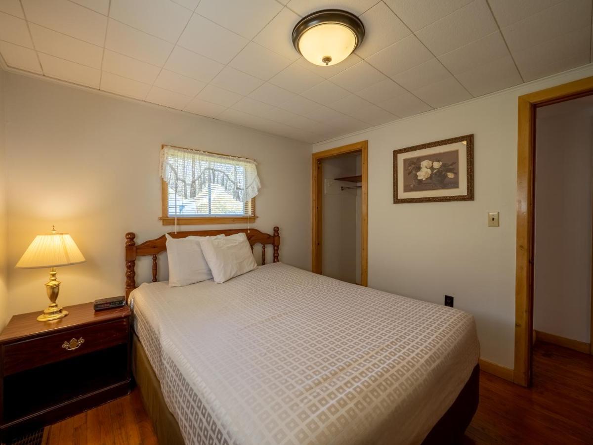 Lake 'N Pines Motel Cooperstown Extérieur photo