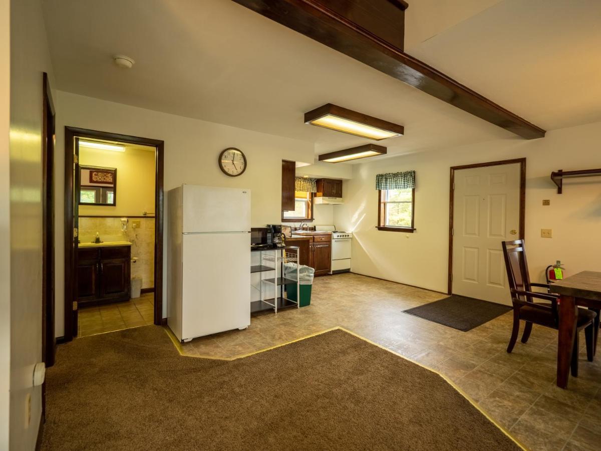 Lake 'N Pines Motel Cooperstown Extérieur photo